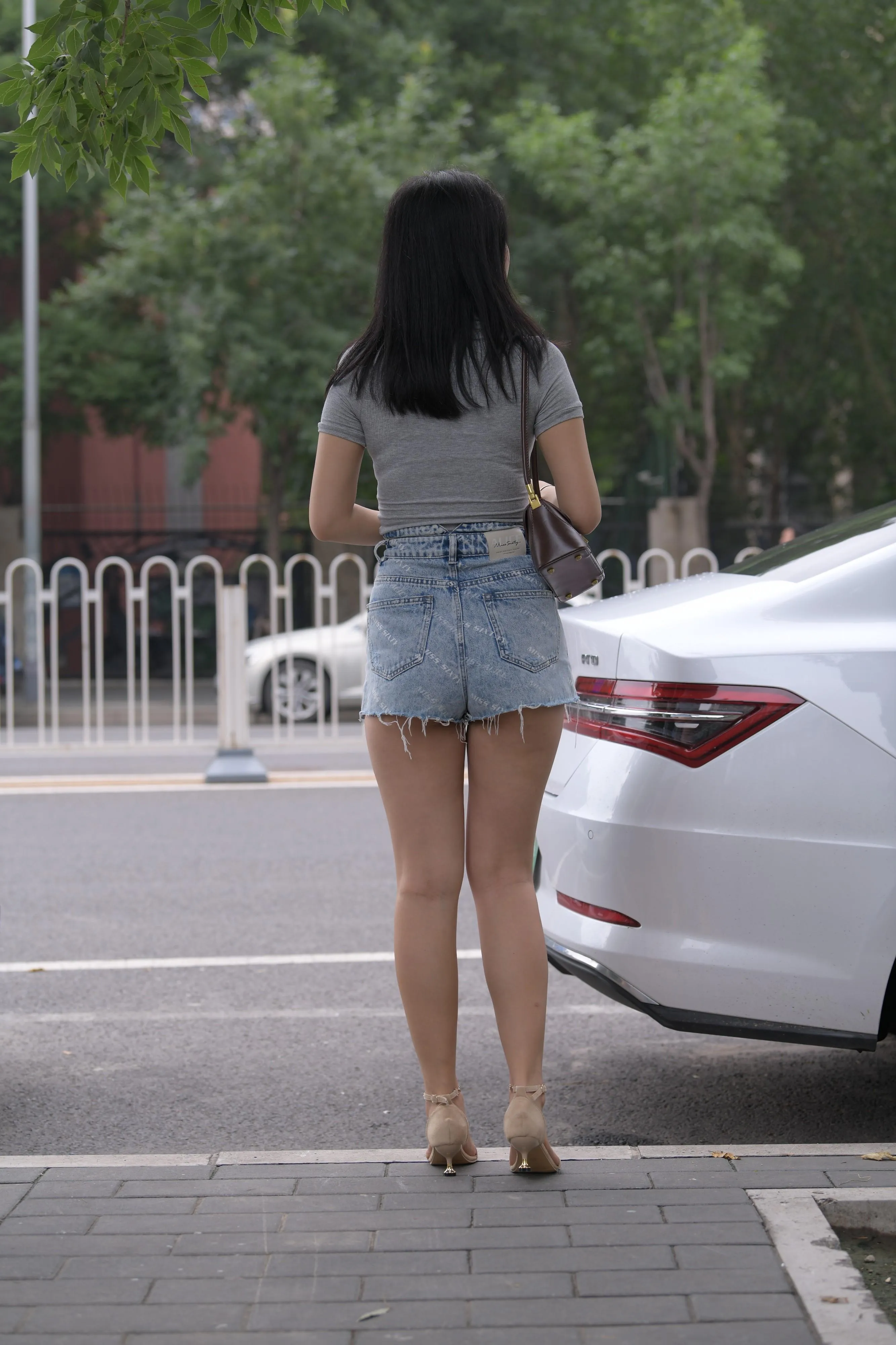 魔镜街拍 NO.169 一只麋鹿摄影-牛仔短裙美女 [235P]插图1